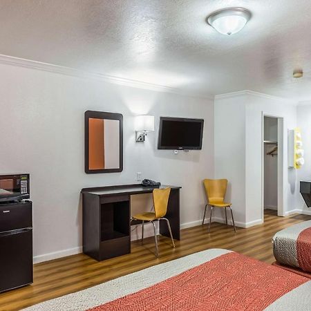 Motel 6 Tremonton, Utah エクステリア 写真